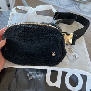 Lululemon Everywhere Fleece Belt Bag